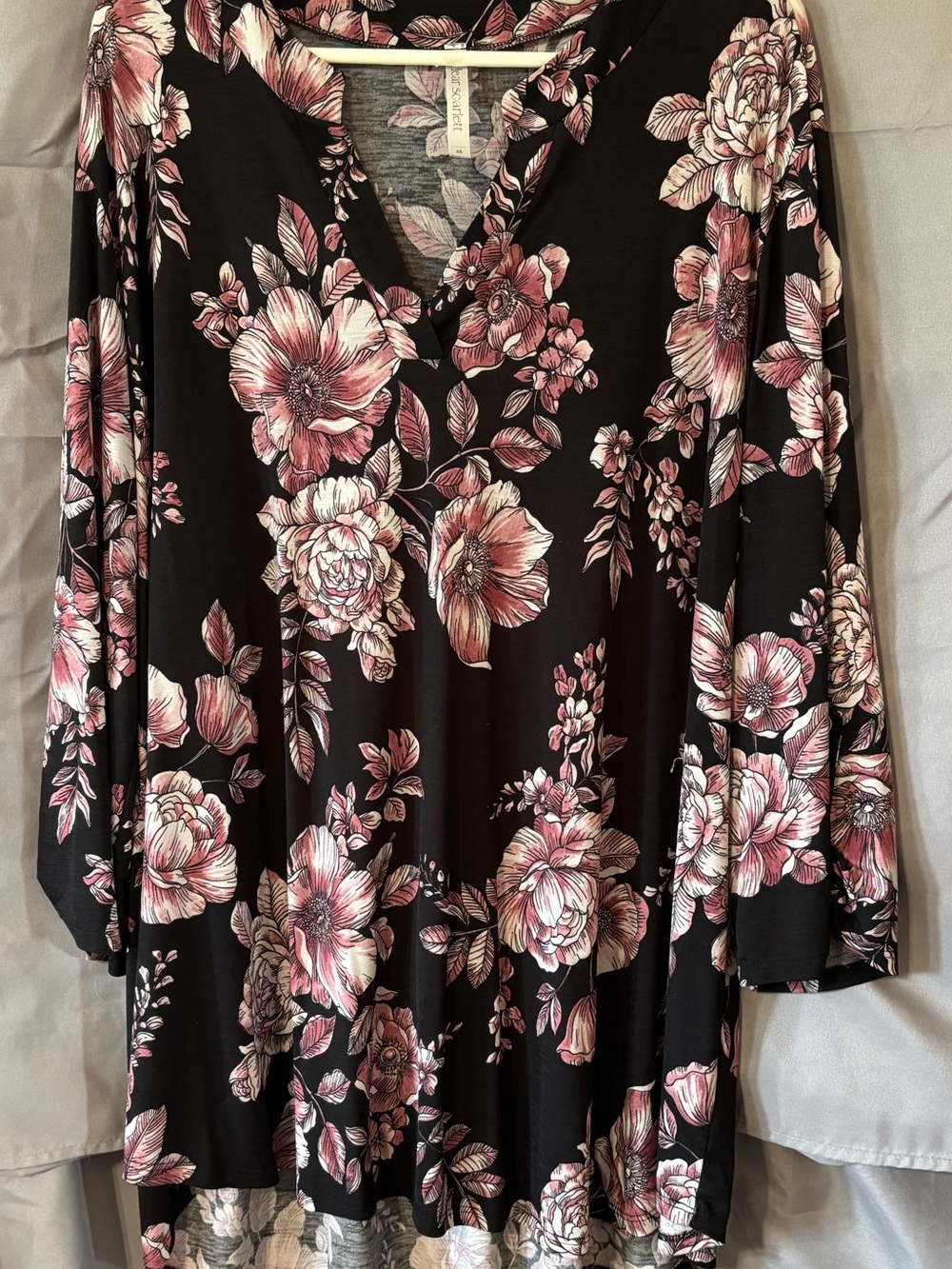 Black Floral V-Neck Long-Sleeve Tunic with Blush Pink Flowers